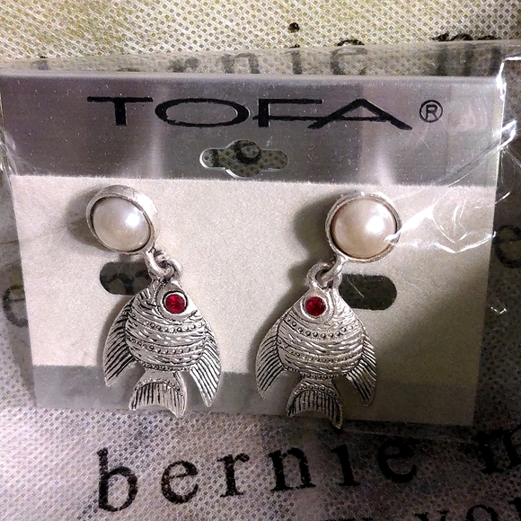 ❤️ Fabulous Silver Fish 🐟 Earrings NEE - Picture 1 of 6